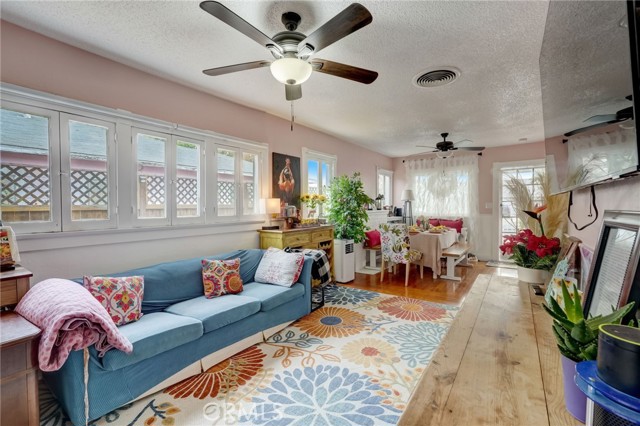 Detail Gallery Image 2 of 7 For 817 1/2 E Palmyra Ave, Orange,  CA 92866 - 2 Beds | 2 Baths