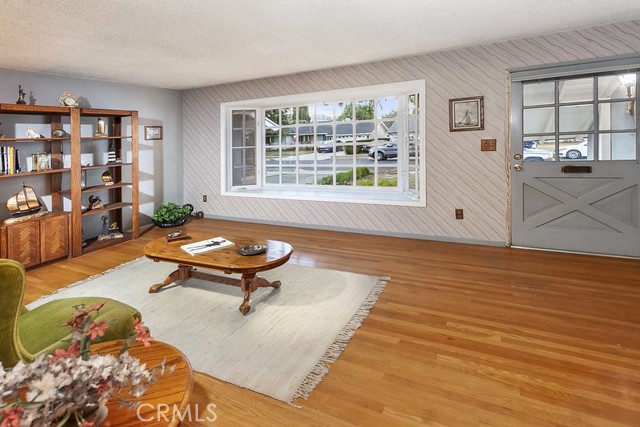 22330 Cantara Street, Canoga Park CA: https://media.crmls.org/medias/eae6181e-c512-4382-a4ae-405736beb1bf.jpg