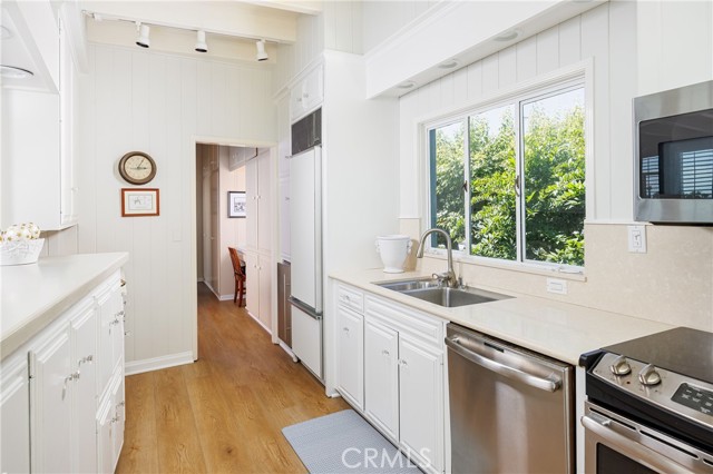 Detail Gallery Image 13 of 24 For 960 Cliff Dr, Laguna Beach,  CA 92651 - 3 Beds | 3 Baths