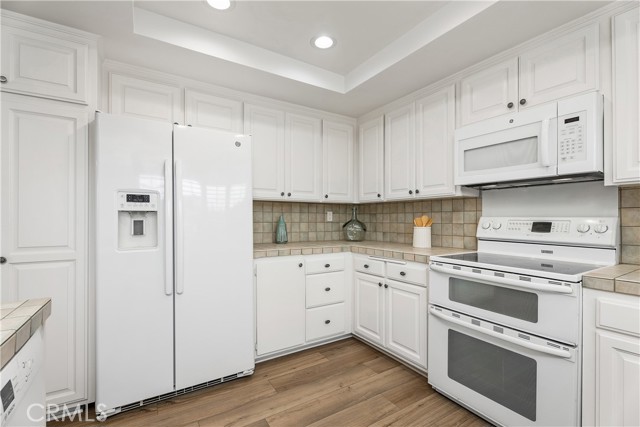 980 Palo Verde Avenue, Long Beach CA: https://media.crmls.org/medias/eae733e5-ccbd-4dcb-9889-e94bec0d753c.jpg