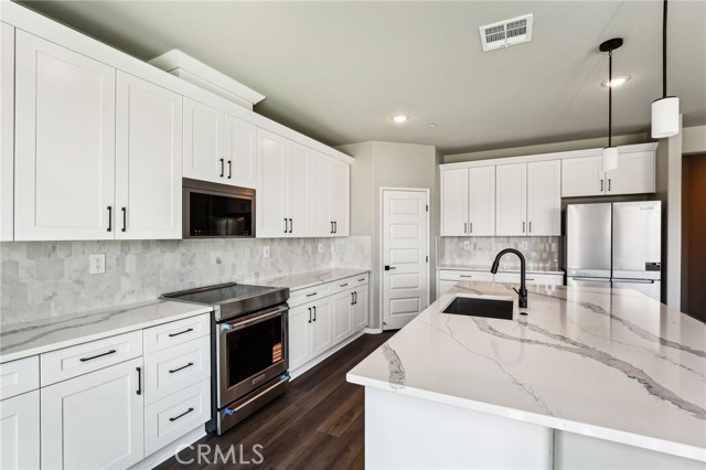 2187 Oroblanco Way, Redlands CA: https://media.crmls.org/medias/eae7408d-02bc-4e35-b6ac-328380ce72d7.jpg
