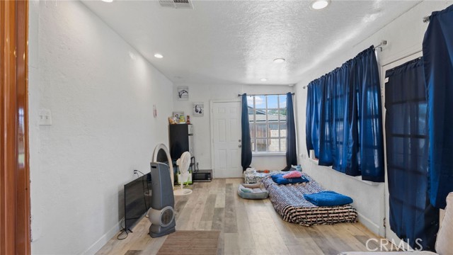 8035 Santa Rita Street, Corona CA: https://media.crmls.org/medias/eae791d6-aa3c-4683-a146-561876096ee0.jpg