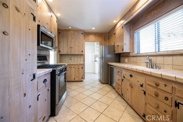 Detail Gallery Image 12 of 32 For 345 Walnut, Arcadia,  CA 91007 - 3 Beds | 3 Baths