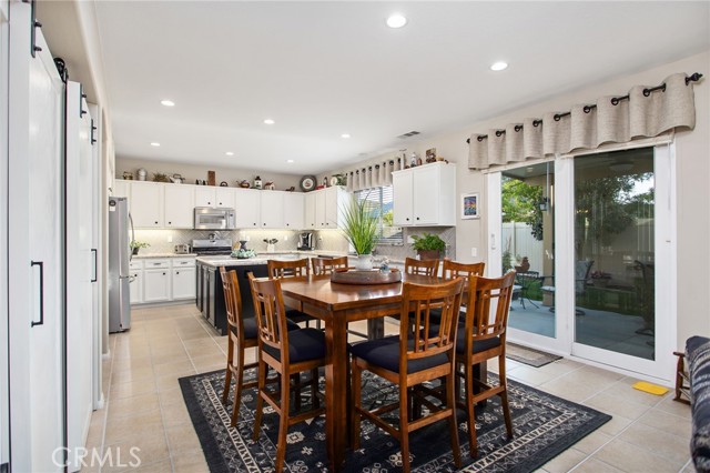 6347 Lyndsey Street, Eastvale CA: https://media.crmls.org/medias/eae8a73b-9ac2-4648-8255-4038c8c05649.jpg