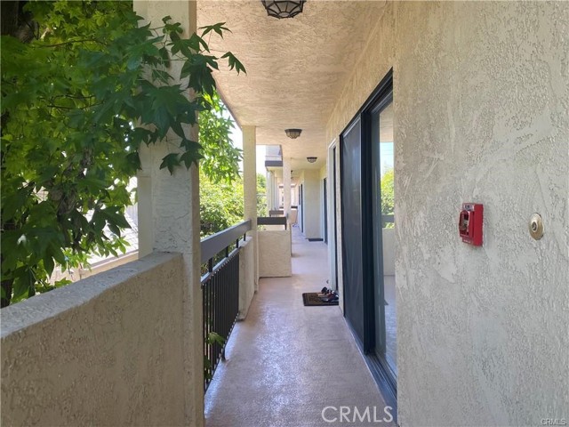 Detail Gallery Image 3 of 25 For 1022 Irving Ave #5,  Glendale,  CA 91201 - 2 Beds | 2/1 Baths