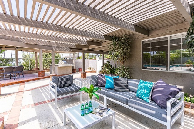756 N Malden Avenue, Fullerton CA: https://media.crmls.org/medias/eae926e0-e18f-4c79-b32d-877a39fd5b5e.jpg