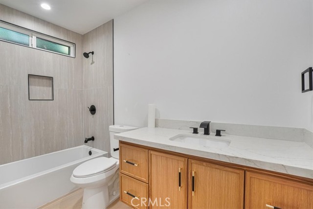 Detail Gallery Image 20 of 35 For 3560 Lavell Dr, Los Angeles,  CA 90065 - 4 Beds | 4 Baths