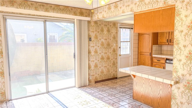 1702 E Bach Street, Carson CA: https://media.crmls.org/medias/eae9e784-3953-4aca-95e9-e060cb3b6f49.jpg
