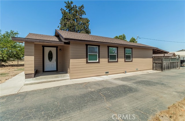 1492 W Sumner Avenue, Fresno CA: https://media.crmls.org/medias/eae9ecf1-ff8c-4d41-acd0-e67de29f2e83.jpg