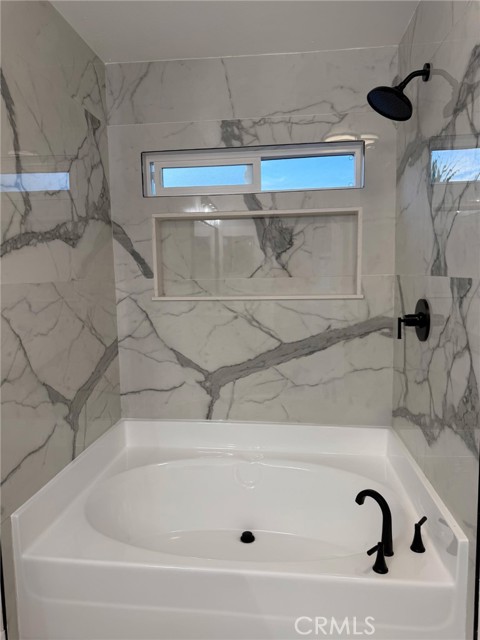 Detail Gallery Image 14 of 23 For 215 S Sullivan Ln #220,  Santa Ana,  CA 92704 - 4 Beds | 2 Baths