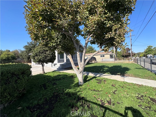 565 E 12th Street, Pomona CA: https://media.crmls.org/medias/eaea9a48-288f-4b84-b0db-3d2942d389b3.jpg