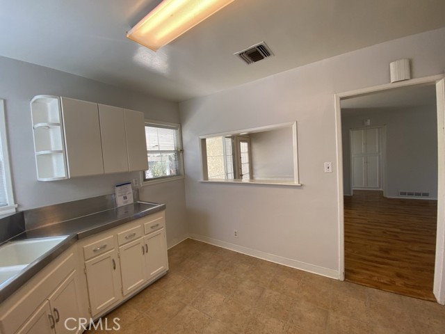 Detail Gallery Image 6 of 15 For 17958 Duncan St, Encino,  CA 91316 - 3 Beds | 1 Baths