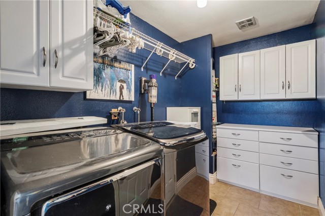 25353 Gemini Ln, Lake Forest CA: https://media.crmls.org/medias/eaeb0e85-7057-4307-977d-da7fd3d9eb0f.jpg
