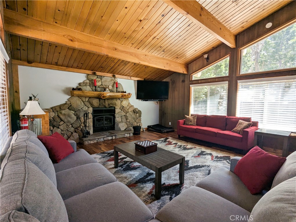 https://media.crmls.org/medias/eaec5e34-873a-4c19-a2c9-bc31f84549d6.jpg?preset=X-Large