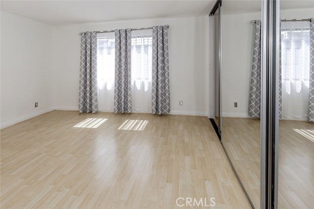 Detail Gallery Image 12 of 40 For 10504 Sunland Bld #5,  Sunland,  CA 91040 - 2 Beds | 1/1 Baths