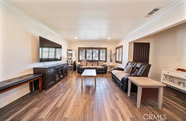6246 Knox Avenue, Fontana CA: https://media.crmls.org/medias/eaed4f39-aad9-49a9-81f8-46f018738000.jpg