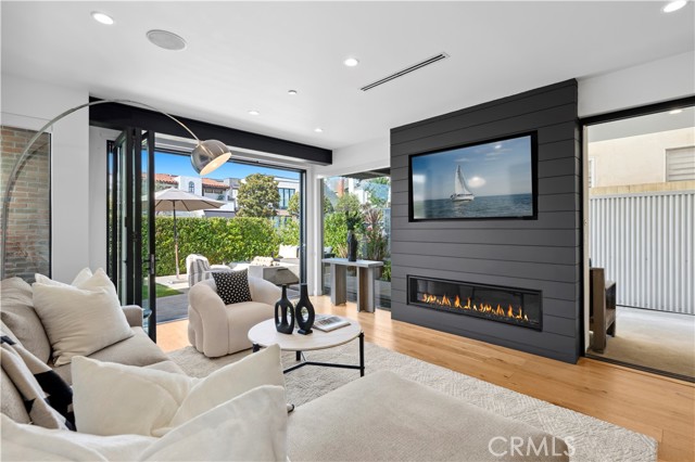 Detail Gallery Image 1 of 32 For 608 Orchid Ave, Corona Del Mar,  CA 92625 - 3 Beds | 3/1 Baths