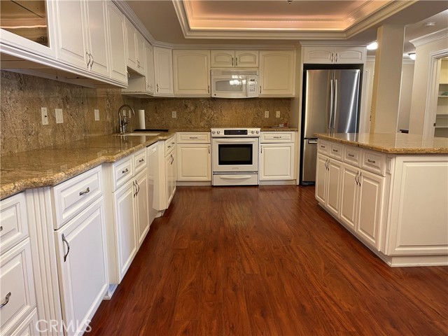 Detail Gallery Image 4 of 17 For 101 Scholz #35,  Newport Beach,  CA 92663 - 2 Beds | 2 Baths