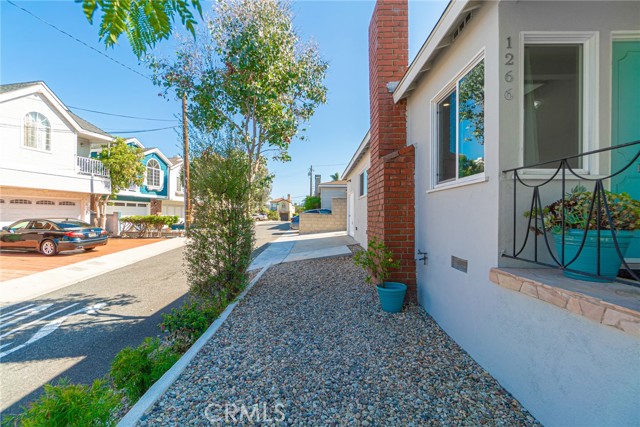 1266 7th Place, Hermosa Beach, California 90254, 3 Bedrooms Bedrooms, ,1 BathroomBathrooms,Residential,Sold,7th,SB24177899