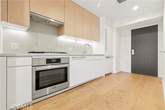877 Francisco Street, Los Angeles CA: https://media.crmls.org/medias/eaedeab2-f393-4ad0-bcec-3ac4bb51a7b1.jpg