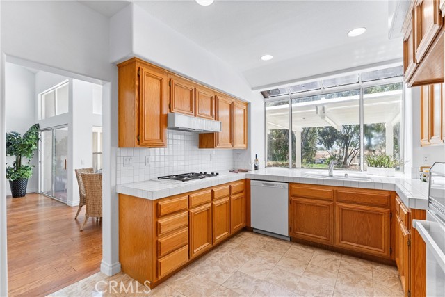 3 Vista Frondosa, Rancho Santa Margarita CA: https://media.crmls.org/medias/eaee15c0-33e9-415a-ac10-600b4c3a8937.jpg