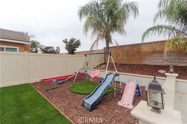 17581 Cedarwood Drive, Riverside CA: https://media.crmls.org/medias/eaee166f-dcea-4be5-8cac-fe95e3b10638.jpg