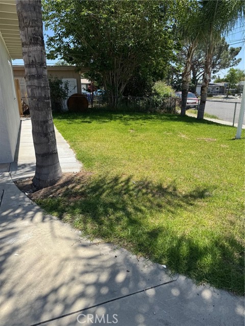 518 E 2nd Street, Rialto CA: https://media.crmls.org/medias/eaee4804-0893-445f-ad9e-8a94de23c927.jpg