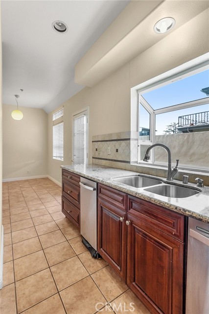 Detail Gallery Image 5 of 26 For 18739 Chapel Ln, Huntington Beach,  CA 92646 - 3 Beds | 2/1 Baths