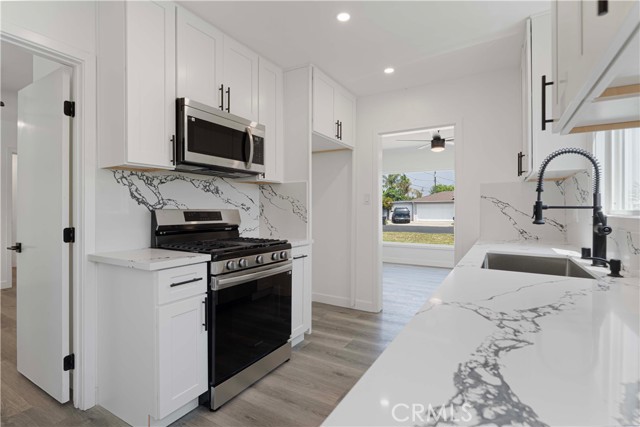 Detail Gallery Image 5 of 27 For 1233 Oakhurst Dr, San Bernardino,  CA 92404 - 3 Beds | 1/1 Baths