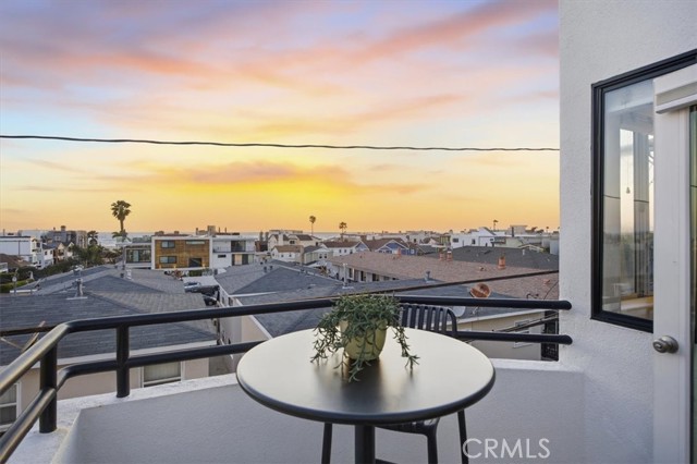 608 Palm Drive, Hermosa Beach, California 90254, 2 Bedrooms Bedrooms, ,2 BathroomsBathrooms,Residential,For Sale,Palm,SB26088243