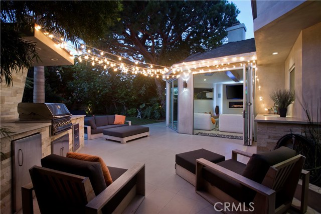 1913 Gates Avenue, Redondo Beach, California 90278, 4 Bedrooms Bedrooms, ,3 BathroomsBathrooms,Residential,Sold,Gates,SB17016231