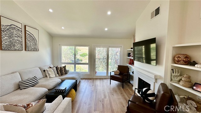 Detail Gallery Image 7 of 38 For 11467 Tampa Ave #154,  Porter Ranch,  CA 91326 - 3 Beds | 3 Baths
