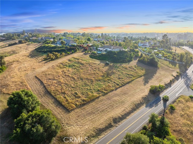 2278 Lindsey Court, Fallbrook CA: https://media.crmls.org/medias/eaf3520e-02c0-4b98-b528-af7b3b1cedb1.jpg