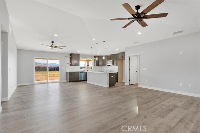 Detail Gallery Image 4 of 39 For 21533 Del Oro Rd, Apple Valley,  CA 92307 - 4 Beds | 2/1 Baths