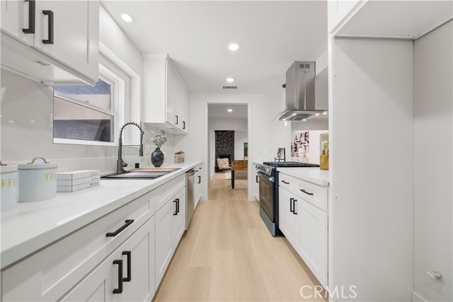 21011 La Salle Avenue, Torrance CA: https://media.crmls.org/medias/eaf3b3cd-d519-40a3-bdc6-582b42fa3c9c.jpg