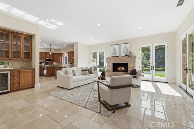 Detail Gallery Image 6 of 59 For 1852 Sharon, Santa Ana,  CA 92705 - 5 Beds | 4/1 Baths