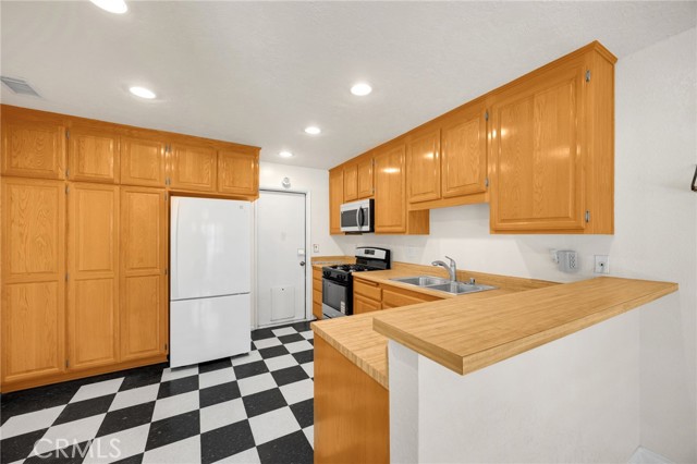 Detail Gallery Image 3 of 24 For 4768 Carmonita Ln, Yorba Linda,  CA 92886 - 3 Beds | 2/1 Baths