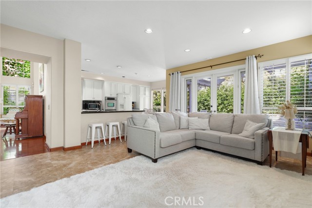 61 Summitcrest, Rancho Santa Margarita CA: https://media.crmls.org/medias/eaf5de33-2e73-495c-b807-06c5e4db918e.jpg