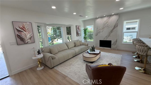 Front Image Thumbnail for CRTR25264681