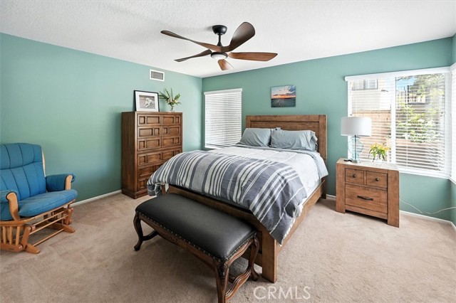 Detail Gallery Image 25 of 59 For 23456 Thornewood Dr, Newhall,  CA 91321 - 6 Beds | 4 Baths