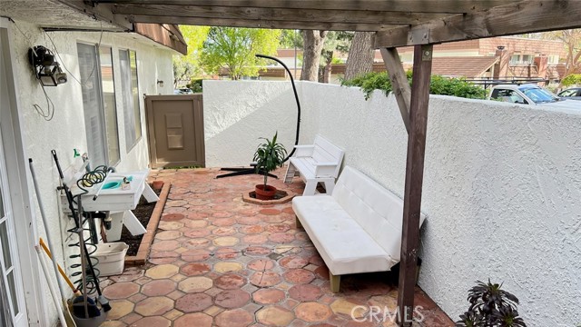 Detail Gallery Image 14 of 22 For 10065 Larwin Ave #7,  Chatsworth,  CA 91311 - 3 Beds | 2 Baths