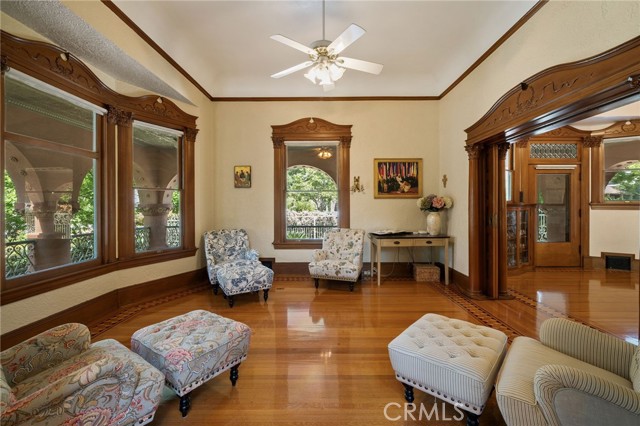 405 W Olive Avenue, Redlands CA: https://media.crmls.org/medias/eaf71484-3959-47dd-b6ab-97e965b12a00.jpg