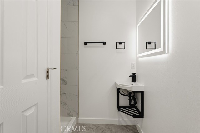 Detail Gallery Image 23 of 51 For 6539 Noble Avenue, Van Nuys,  CA 91411 - 4 Beds | 4 Baths