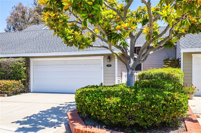 2720 Hilltop Drive, Newport Beach CA: https://media.crmls.org/medias/eaf76575-2d0a-4b21-a58d-945215129b3a.jpg