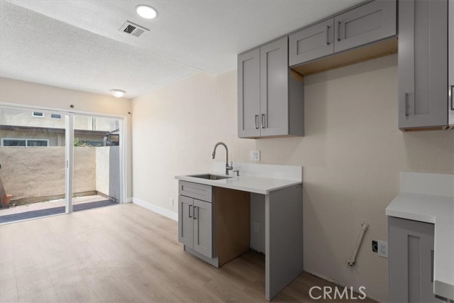 Detail Gallery Image 4 of 21 For 16710 Orange Ave #H44,  Paramount,  CA 90723 - 2 Beds | 1/1 Baths