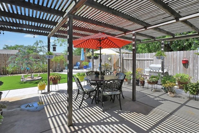 1986 14th Street, Olivehurst CA: https://media.crmls.org/medias/eaf7d4d5-1824-4590-8f00-591bb3974029.jpg
