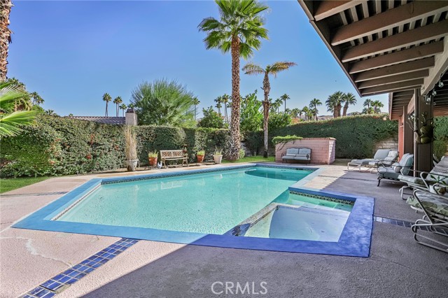 Detail Gallery Image 3 of 33 For 1560 S Beverly Dr, Palm Springs,  CA 92264 - 4 Beds | 2 Baths