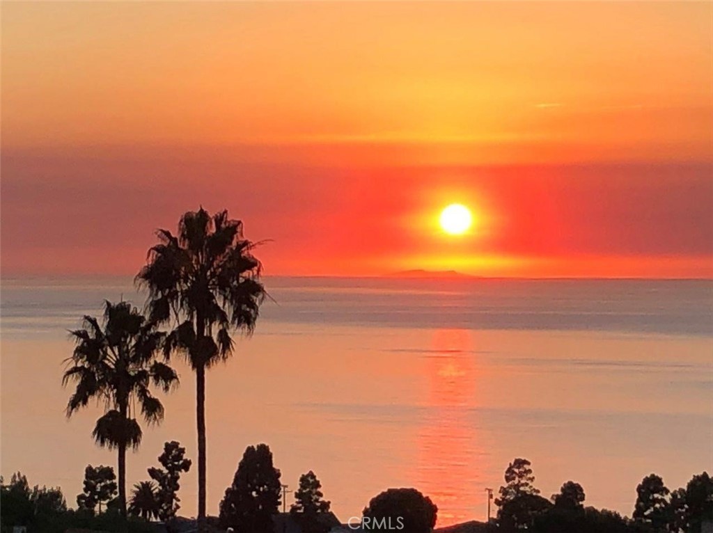 https://media.crmls.org/medias/eaf8cc9b-cc39-4886-a071-cc822fd6ac6c.jpg?preset=X-Large