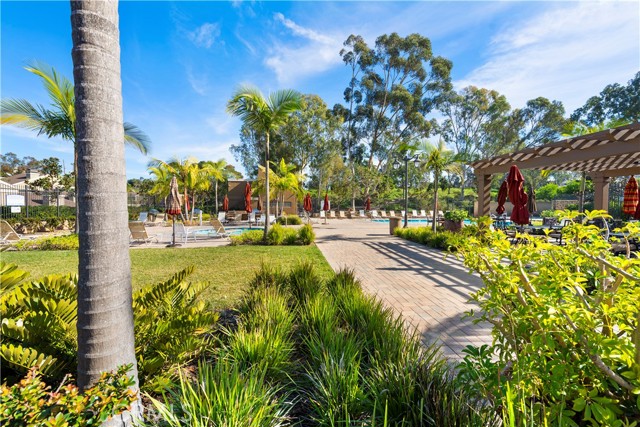 4 Riptide Court, Newport Beach CA: https://media.crmls.org/medias/eaf8e2dd-f704-4cf5-9c2d-0ea59f81b558.jpg
