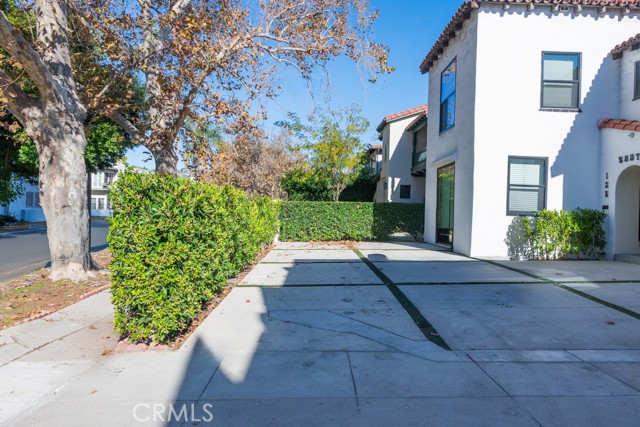 Detail Gallery Image 2 of 43 For 128 S Harper, Los Angeles,  CA 90048 - 3 Beds | 2 Baths